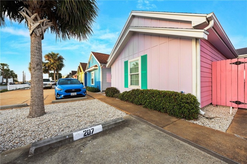Beautiful Island Townhome Just Minutes from the Beach! A private - Beach Townhome/Townhouse for sale in Corpus Christi, Texas on Beachhouse.com
