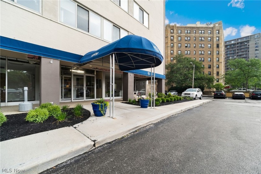 Welcome home!  This one bedroom is located on the 4th floor and - Beach Condo for sale in Lakewood, Ohio on Beachhouse.com