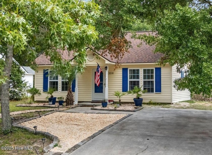 Just minutes from the Beach! Get ready to fall in love with this - Beach Home for sale in Oak Island, North Carolina on Beachhouse.com