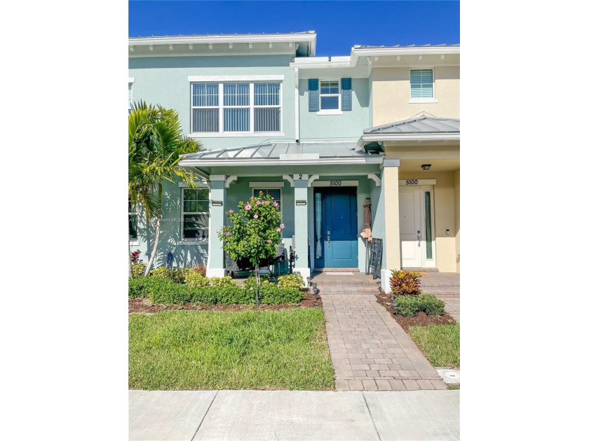 This beautifully decorated and furnished Magnolia townhome is - Beach Townhome/Townhouse for sale in Hollywood, Florida on Beachhouse.com