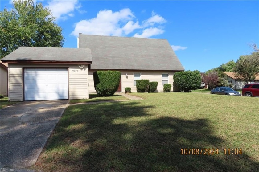 Newly renovated 3 bedrooms, 2.5 baths home with ceiling fans in - Beach Home for sale in Virginia Beach, Virginia on Beachhouse.com