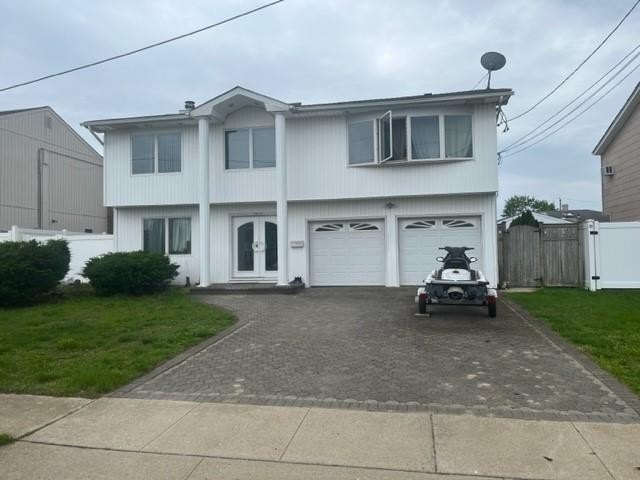 Opportunity in desirable Wantagh-Mandalay. This Hi-Ranch offers - Beach Home for sale in Wantagh, New York on Beachhouse.com