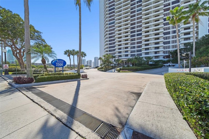 Enjoy stunning Intracoastal and ocean views from this bright and - Beach Condo for sale in Hallandale Beach, Florida on Beachhouse.com