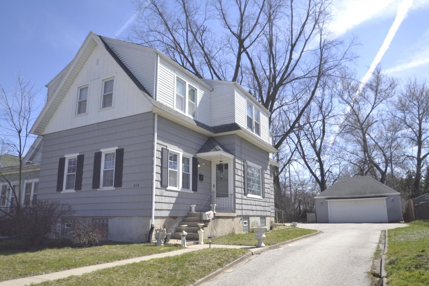 Super rare duplex in Glendale available for the first time in - Beach Home for sale in Glendale, Wisconsin on Beachhouse.com