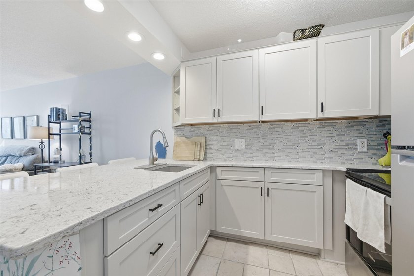 Enjoy the carefree lifestyle of renting with the benefits of - Beach Condo for sale in Milwaukee, Wisconsin on Beachhouse.com