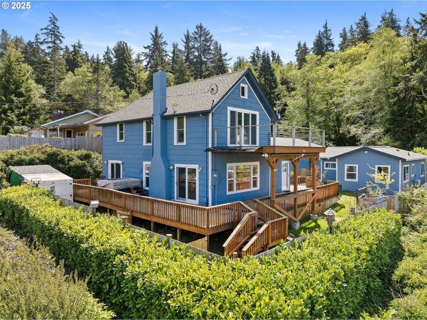 A rare Needle In A Haystack Opportunity! Quarter-acre lot in - Beach Home for sale in Astoria, Oregon on Beachhouse.com