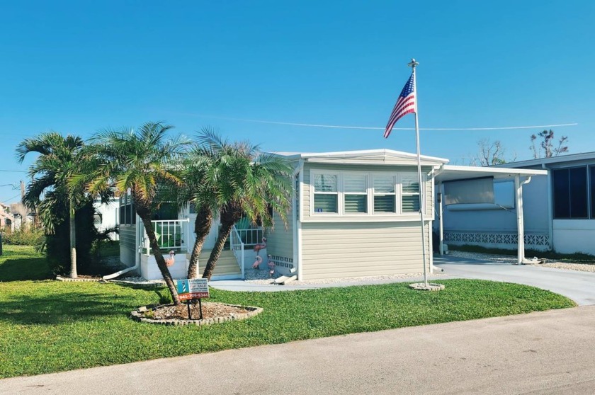 Beach Cottage Haven -2 Miles to the breath-taking gulf Coast - Beach Home for sale in Nokomis, Florida on Beachhouse.com