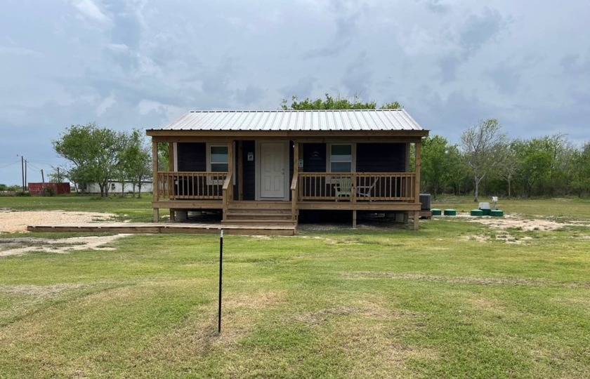 Perfect for an investor - cash only!  Charming 2-bedroom - Beach Home for sale in Port Lavaca, Texas on Beachhouse.com