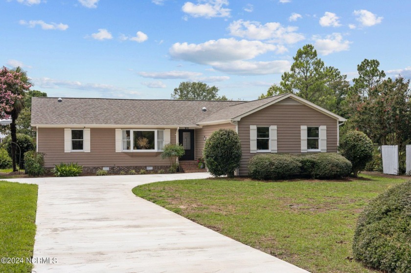 If you are a boat enthusiast, or if you simply desire beautiful - Beach Home for sale in New Bern, North Carolina on Beachhouse.com