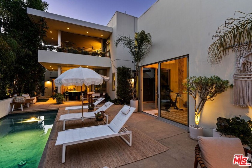 Stunning Architectural Masterpiece in Venice! This home is a - Beach Home for sale in Venice, California on Beachhouse.com