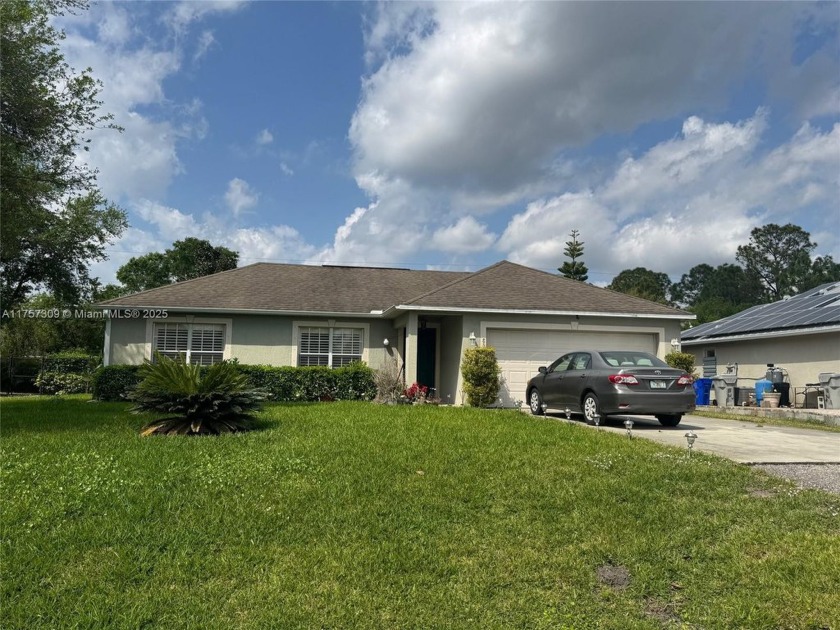 NO HOA! This charming 3-bedroom, 2-bath Vero Beach home is - Beach Home for sale in Vero Beach, Florida on Beachhouse.com
