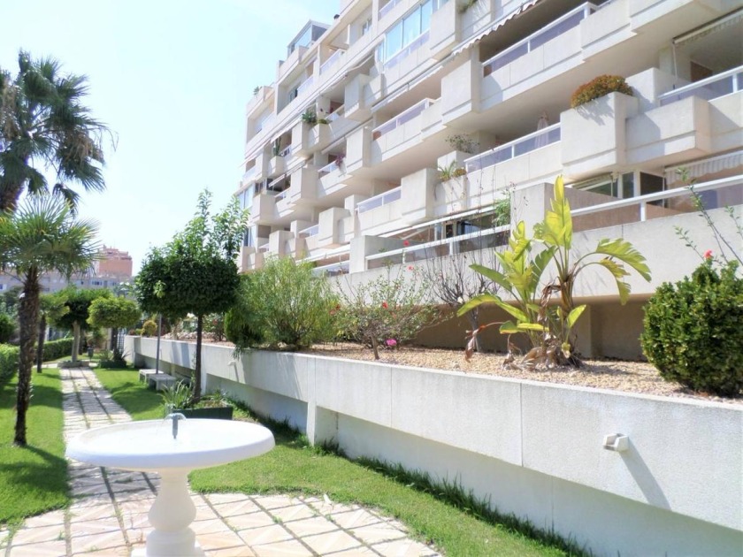 Investment opportunity - 2 bedroom frontline golfapartment! - Beach Apartment for sale in Alicante, Valencian Community on Beachhouse.com