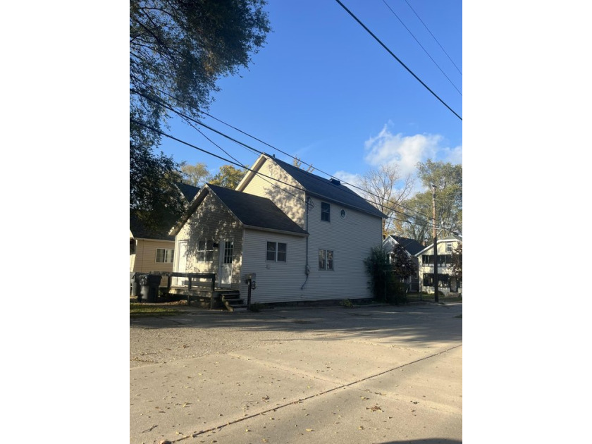 Welcome to the newly renovated 912 Market St. It features 2 - Beach Home for sale in Saint Joseph, Michigan on Beachhouse.com