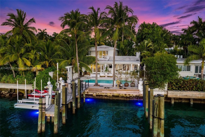 This Venetian Island waterfront home offers immaculate views of - Beach Home for sale in Miami Beach, Florida on Beachhouse.com
