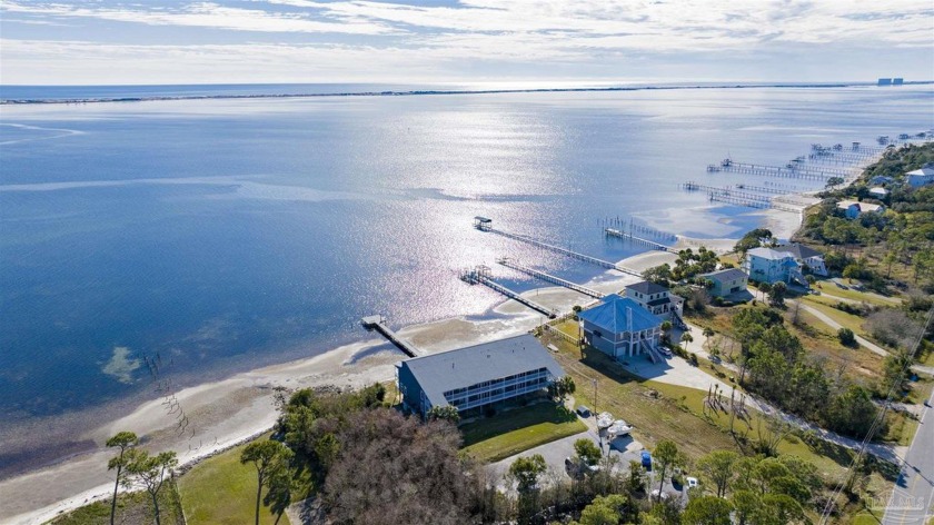 Welcome to this beautifully updated 1-bedroom, 1-bathroom condo - Beach Home for sale in Gulf Breeze, Florida on Beachhouse.com