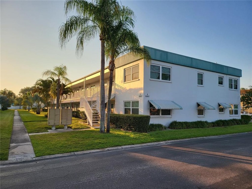 Slice of Paradise for under 100k!! Seller motivated bring you - Beach Condo for sale in St. Petersburg, Florida on Beachhouse.com