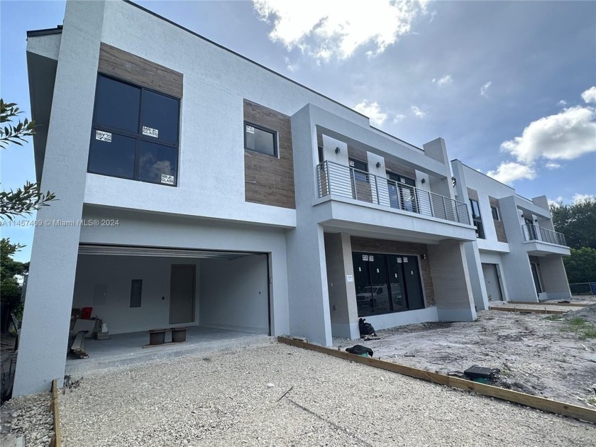 NEW CONSTRUCTION!
Beautiful, modern and luxurious brand new - Beach Townhome/Townhouse for sale in Fort Lauderdale, Florida on Beachhouse.com