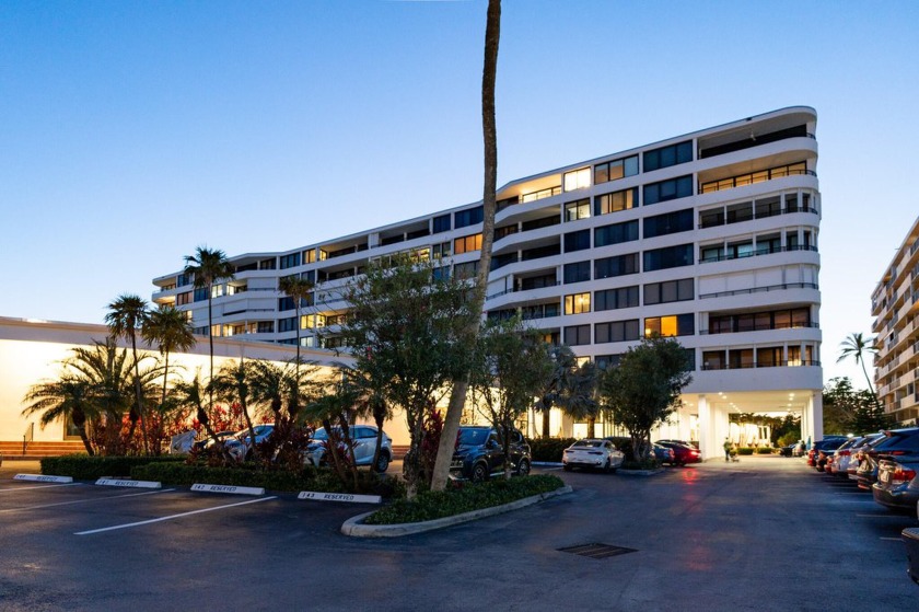 *DRASTIC PRICE REDUCTION* Experience luxury living in this - Beach Condo for sale in South Palm Beach, Florida on Beachhouse.com