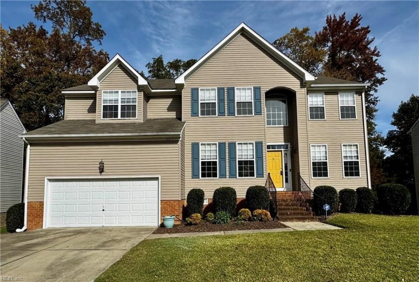 Lovely, stately and large colonial nestled along wooded area - Beach Home for sale in Newport News, Virginia on Beachhouse.com