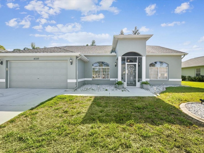 Spacious 3/2/2 w/office and or flex space~~ 2065 sq ft. Custom - Beach Home for sale in New Port Richey, Florida on Beachhouse.com