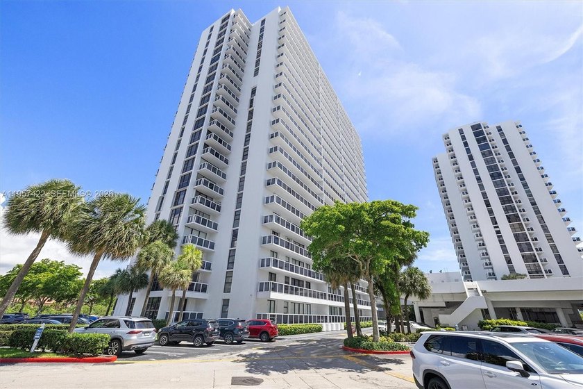 This fully renovated 3bed, 3bath residence in a full-service - Beach Condo for sale in Aventura, Florida on Beachhouse.com