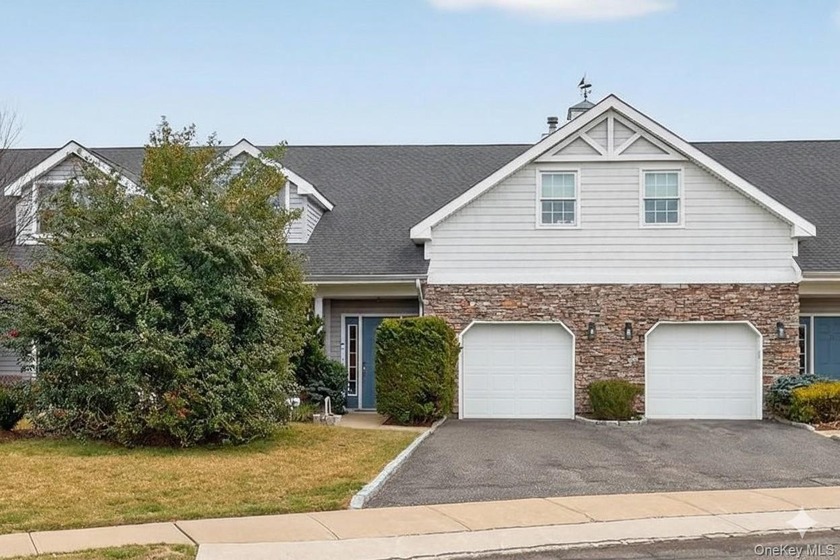 Welcome to refined, resort-style living in Mill Pond Acres, a - Beach Condo for sale in Port Washington, New York on Beachhouse.com