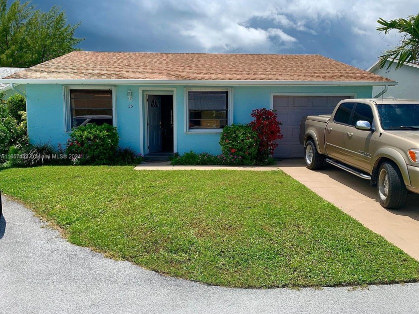 This charming 2 bedroom, 2 bath home with ocean access offers - Beach Home for sale in Jensen Beach, Florida on Beachhouse.com