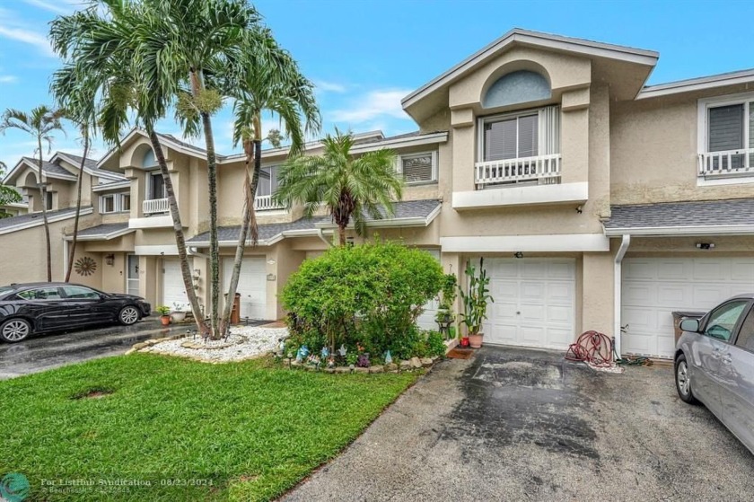 PRICE IMPROVEMENT! Spacious Townhouse with 2 Master Suites and a - Beach Townhome/Townhouse for sale in Deerfield Beach, Florida on Beachhouse.com