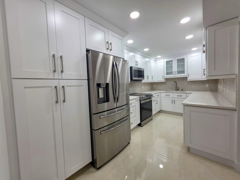 THE PINNACLE OF LUXURY IN PALM CLUB WEST! Prepare to be - Beach Condo for sale in West Palm Beach, Florida on Beachhouse.com