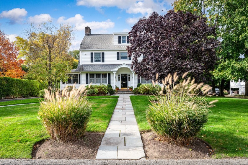 SHIPPAN! Beautiful and immaculate center hall Colonial in - Beach Home for sale in Stamford, Connecticut on Beachhouse.com