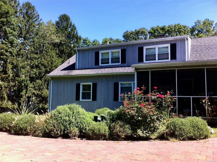 Welcome to this Classic Cape Cod in Locust Valley. This - Beach Home for sale in Locust Valley, New York on Beachhouse.com