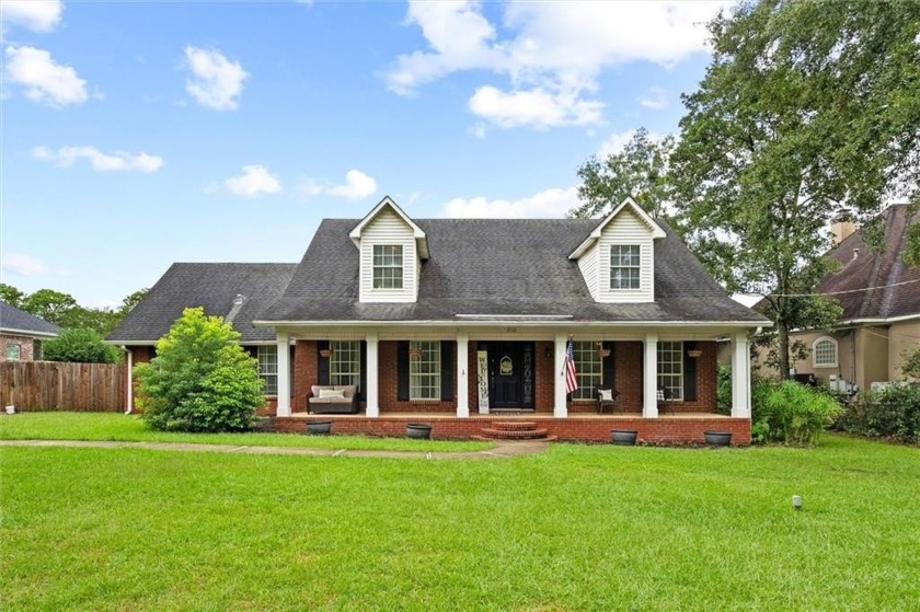 Beautifully renovated 4 bedroom home with 2 full baths and 2 - Beach Home for sale in Mobile, Alabama on Beachhouse.com