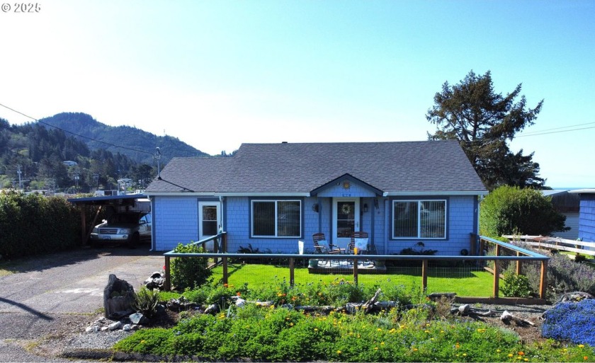 This super clean 2-bedroom, 2-bathroom beach cottage offers the - Beach Home for sale in Gold Beach, Oregon on Beachhouse.com