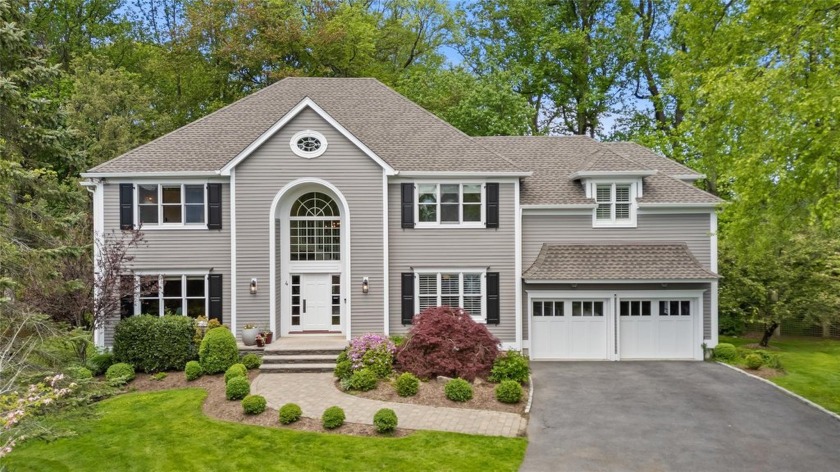 Dreamy sunlit home on cul de sac with a breezy California vibe! - Beach Home for sale in Rye, New York on Beachhouse.com