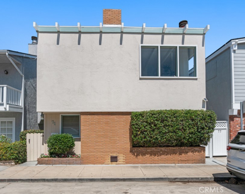 Prime location on the highly coveted Peninsula steps to the sand - Beach Townhome/Townhouse for sale in Long Beach, California on Beachhouse.com