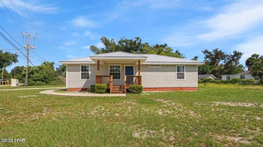 Beautiful 3bd/2ba top to bottom renovated home sits on a huge - Beach Home for sale in Panama City, Florida on Beachhouse.com