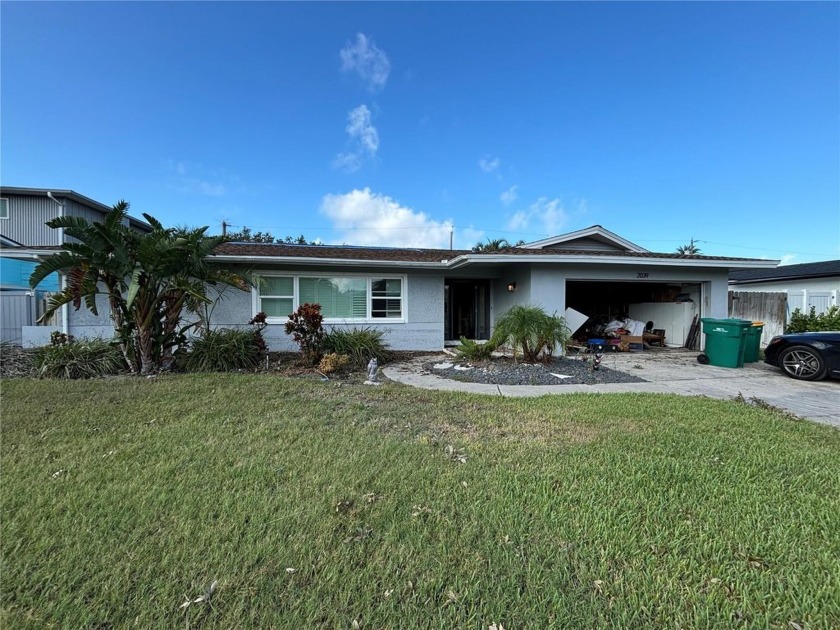 Rare opportunity 
INVESTOR / DIY DREAM retail $750,000 
Pasadena - Beach Home for sale in St. Petersburg, Florida on Beachhouse.com