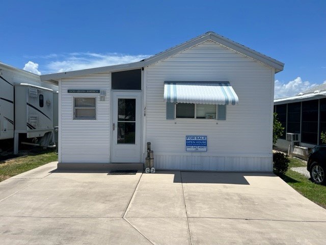 1995, 34' Summerset Park Trailer with Attached Lanai. This Home - Beach Home for sale in Punta Gorda, Florida on Beachhouse.com