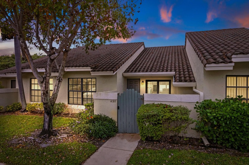 GORGEOUS WATER'S EDGE VILLA | SPECTACULAR LAKE WINDWOOD | - Beach Home for sale in Boca Raton, Florida on Beachhouse.com