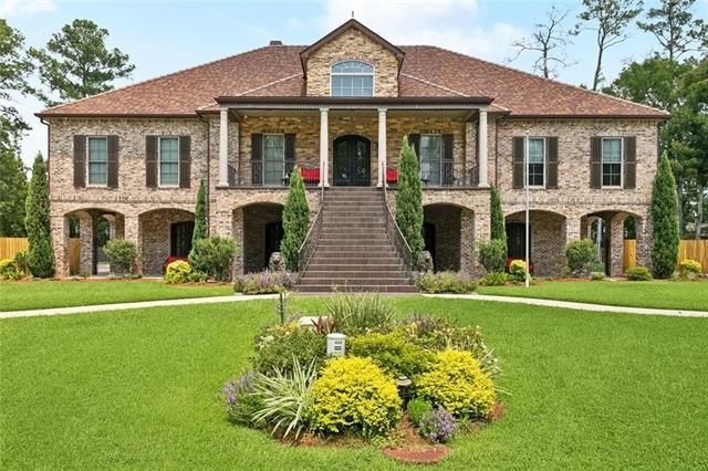One-of-a-Kind Sprawling Old Mandeville Estate on 1.75 Acres - Beach Home for sale in Mandeville, Louisiana on Beachhouse.com