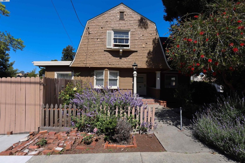 The epitome of urban living is 399 Oakland Ave., where - Beach Home for sale in Oakland, California on Beachhouse.com