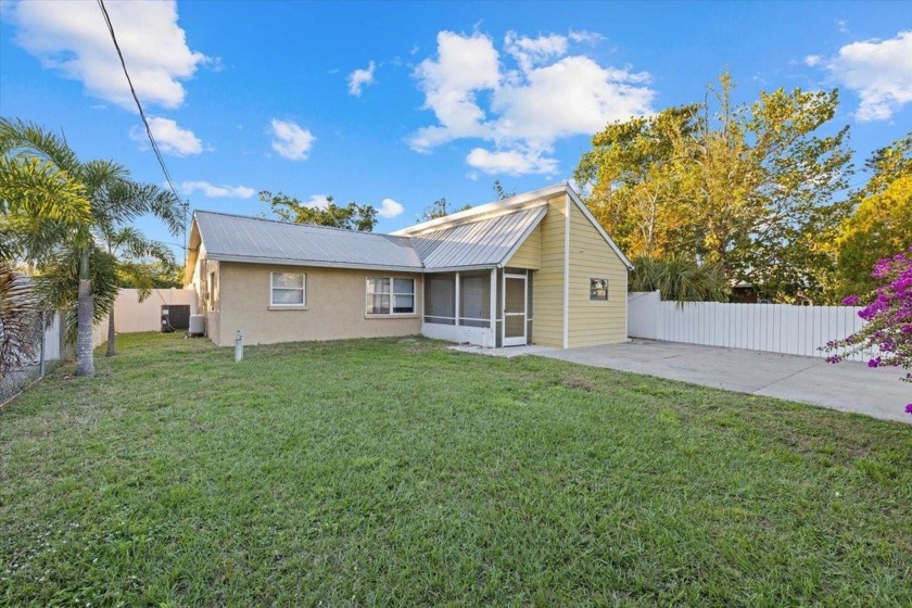 Beautifully upgraded 4-bedroom, 2-bathroom home with 1,779 sq - Beach Home for sale in Sarasota, Florida on Beachhouse.com