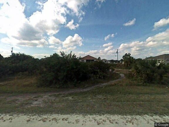 OVER SIZE LOT WITH PLENTY OF ROOM TO BUILD HOUSE, RV OR BOAT - Beach Lot for sale in Vero Beach, Florida on Beachhouse.com