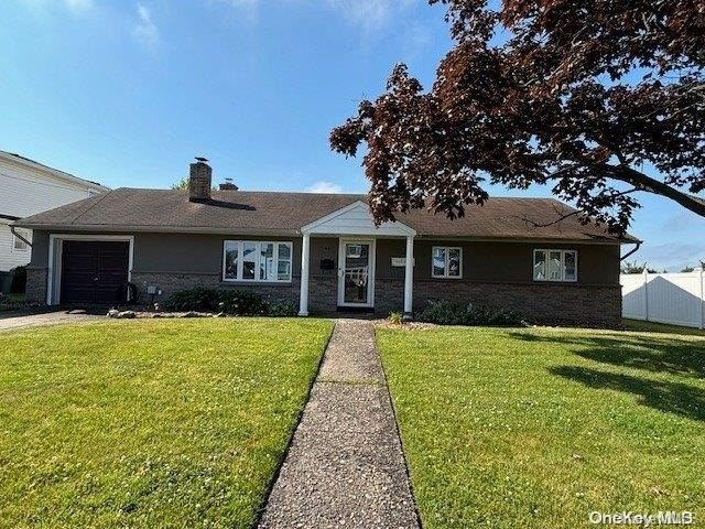 Beautiful Expanded Sprawling Ranch w/ 80 foot of Bulkheading - Beach Home for sale in Lindenhurst, New York on Beachhouse.com