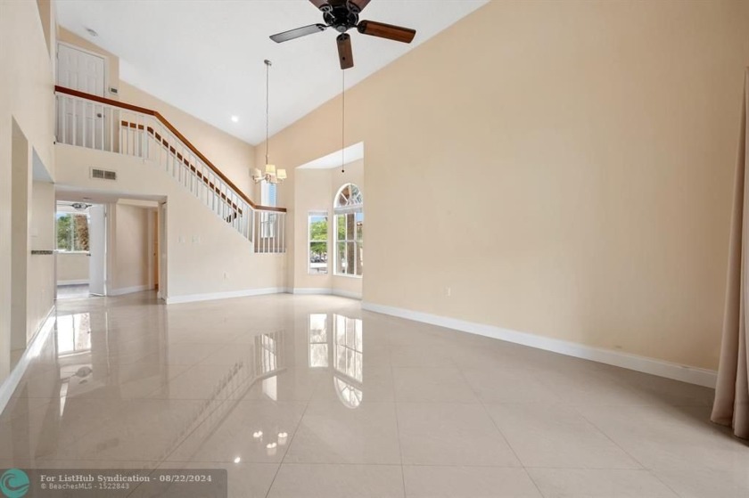 Stunning remolded 3 bedroom 2.5 bathroom  unit with an open and - Beach Condo for sale in West Palm Beach, Florida on Beachhouse.com