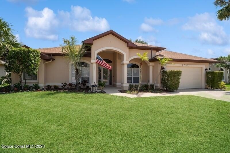 Are you ready to start living on island time? This spacious 4BR - Beach Home for sale in Merritt Island, Florida on Beachhouse.com