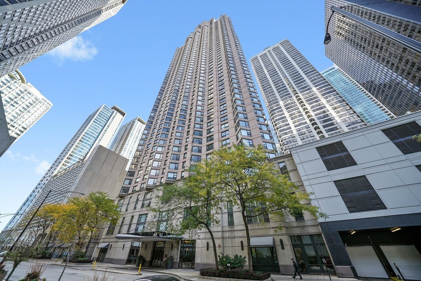 Beautifully updated one-bedroom, one-bathroom residence - Beach Condo for sale in Chicago, Illinois on Beachhouse.com