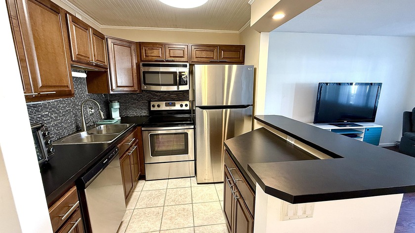 Rentable 1st Bright Condo Furnished 1 BR 1,5 Bath, 700 SF. LR AC - Beach Condo for sale in Deerfield Beach, Florida on Beachhouse.com