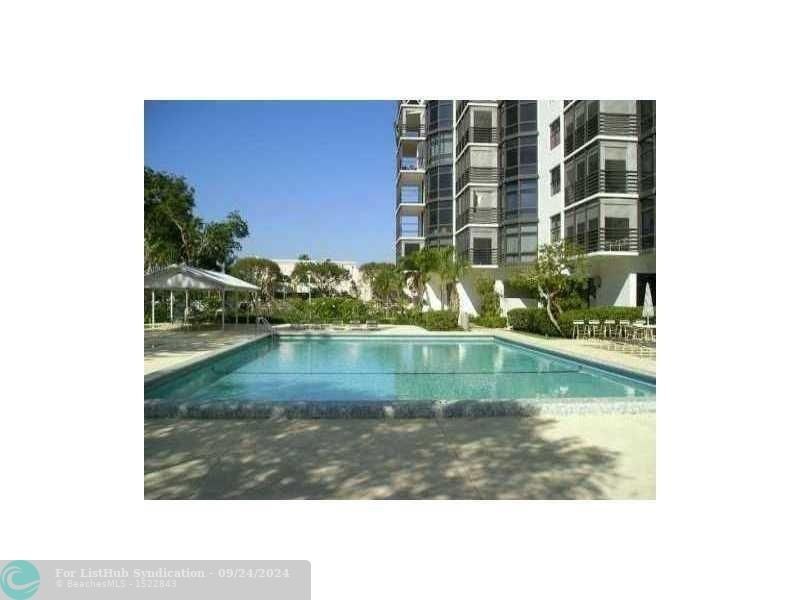 Unbeatable location in Aventura! Musts see 2/2, high floor unit - Beach Condo for sale in Aventura, Florida on Beachhouse.com