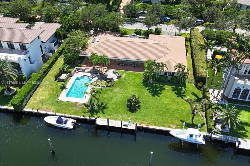 Located on a wide waterway with no bridges and a short boat ride - Beach Lot for sale in Coral Gables, Florida on Beachhouse.com